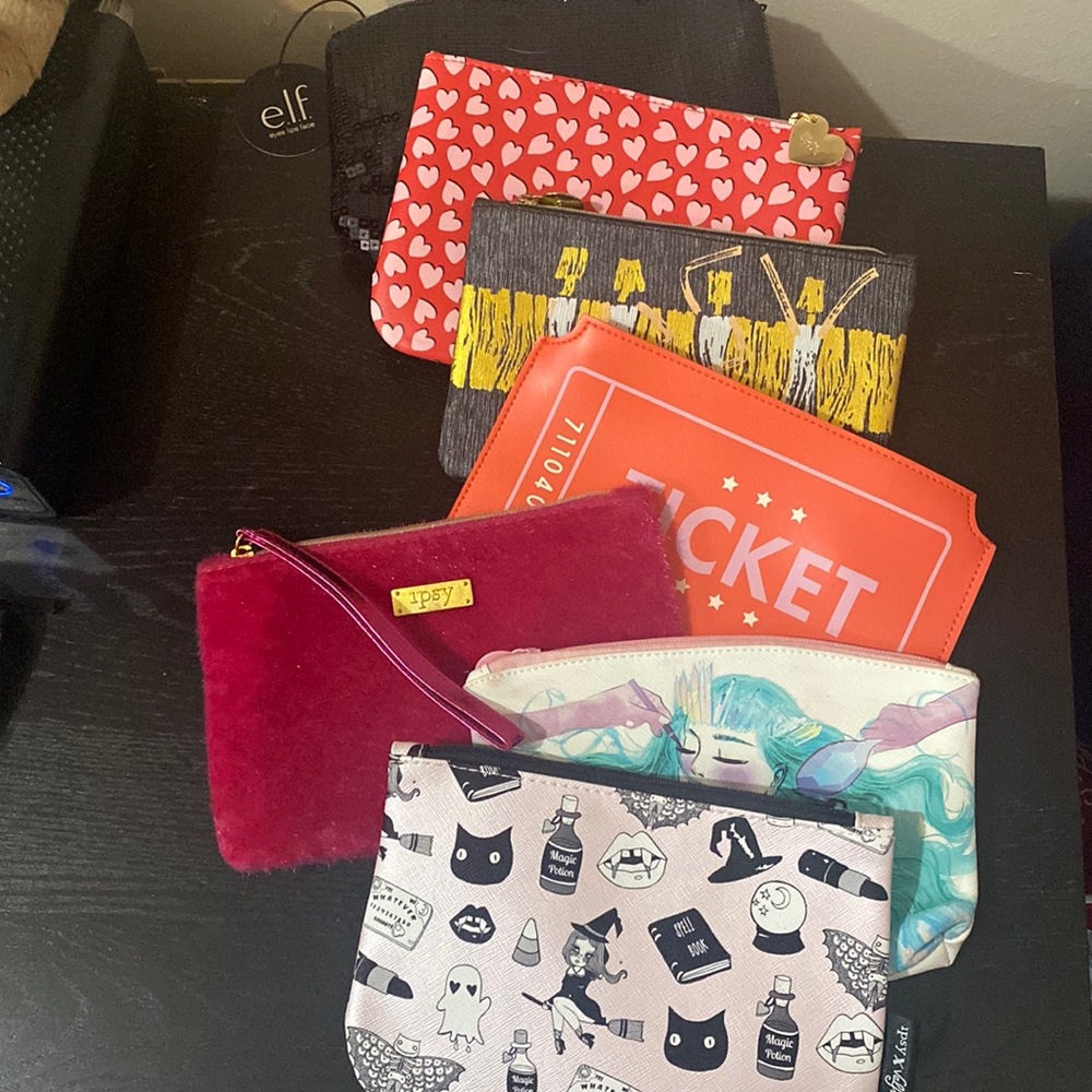 Bundle. 7 make up bags